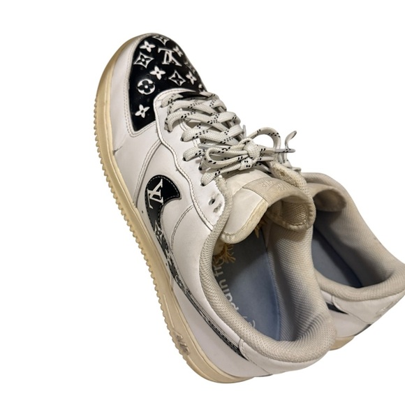 Nike Custom Black and white Sneakers - Picture 3 of 16